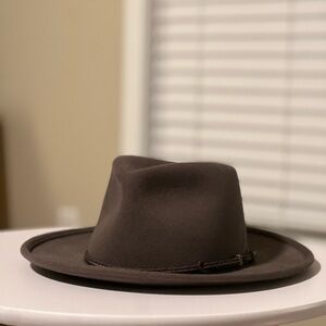 Akubra traveller hat, size 55 in color Regency Fawn